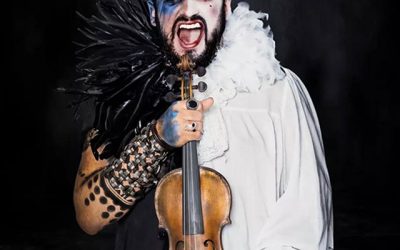 Strad: “Mundos opuestos”